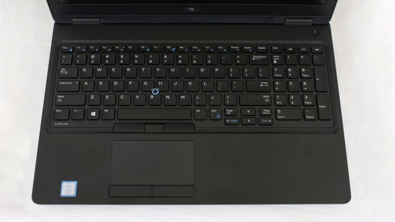 Bàn phím rộng rãi của Dell E5880